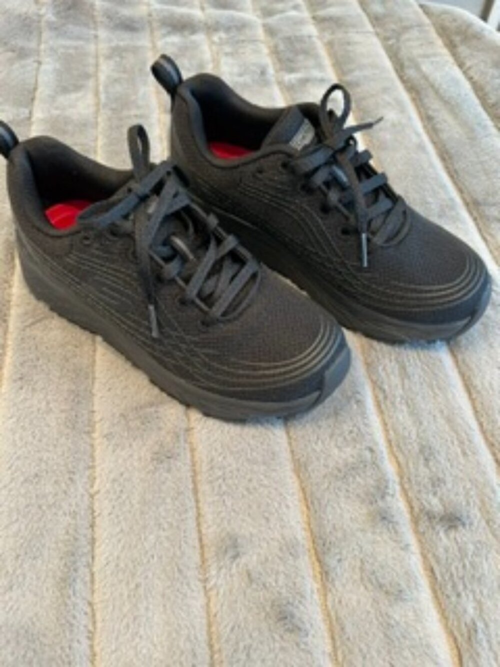 Sketchers Slip Resistant Shoe SZ 6